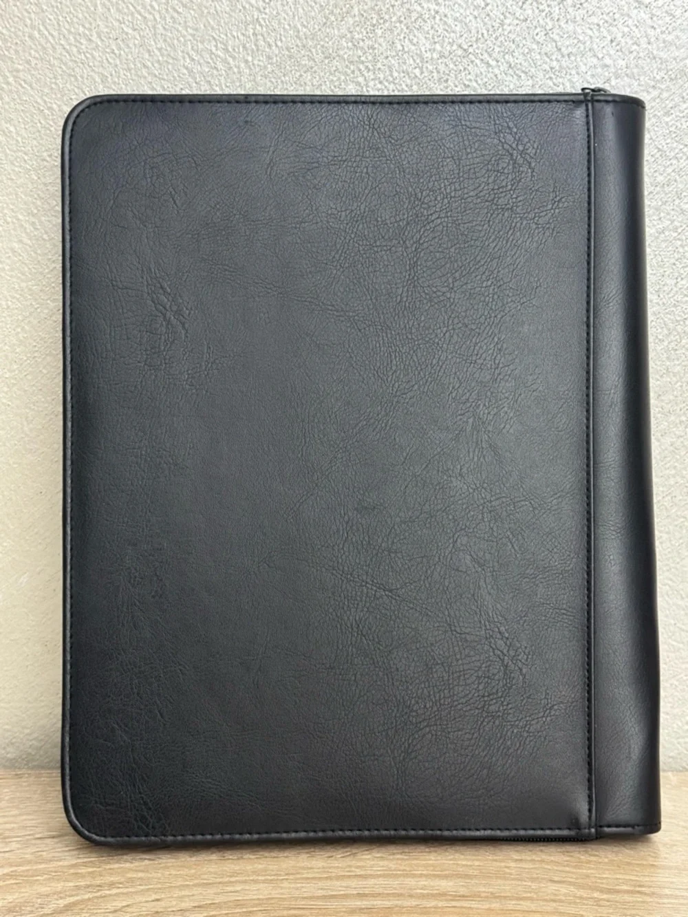 Perry Ellis Vintage Black Leather Round Zipper Document Portfolio Organizer